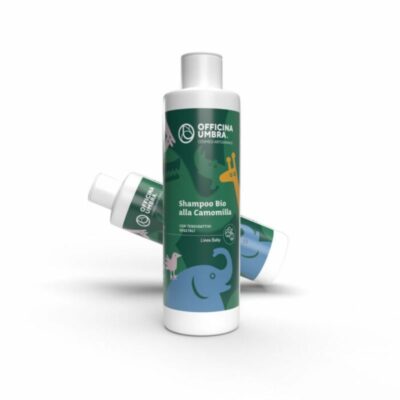 Shampoo calmante e lenitivo per la cura dei capelli dei bambini a base di estratto di camomilla. Non contiene profumo.